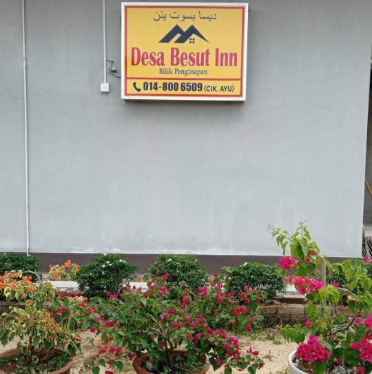 Rumah tetamu Desa Besut *