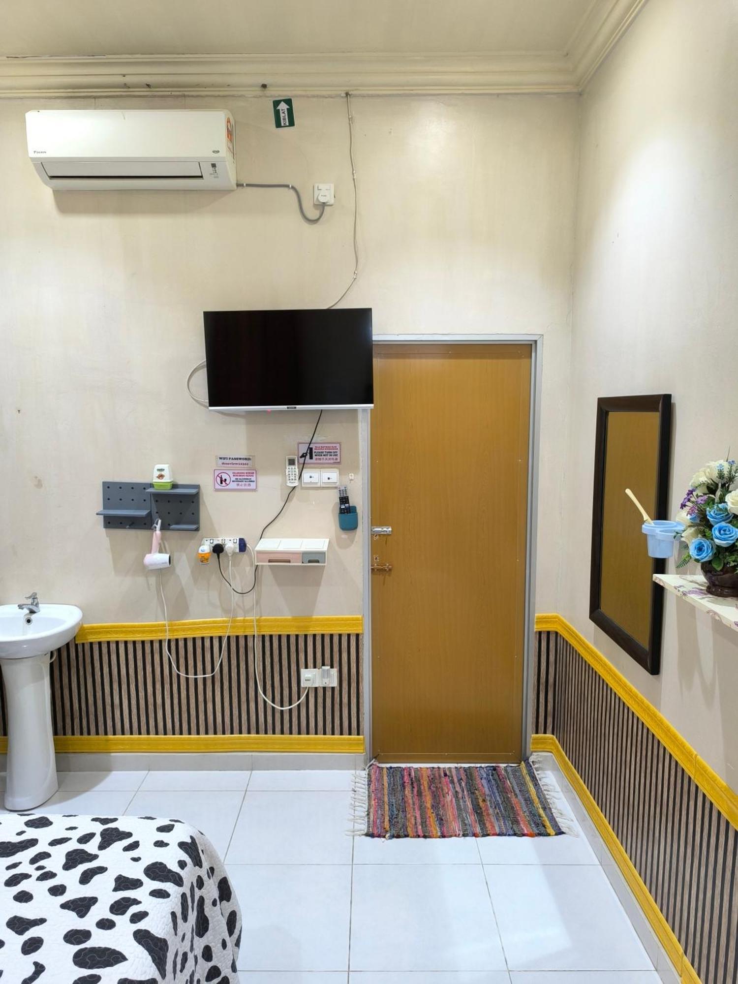 Wisma tamu Desa Besut
